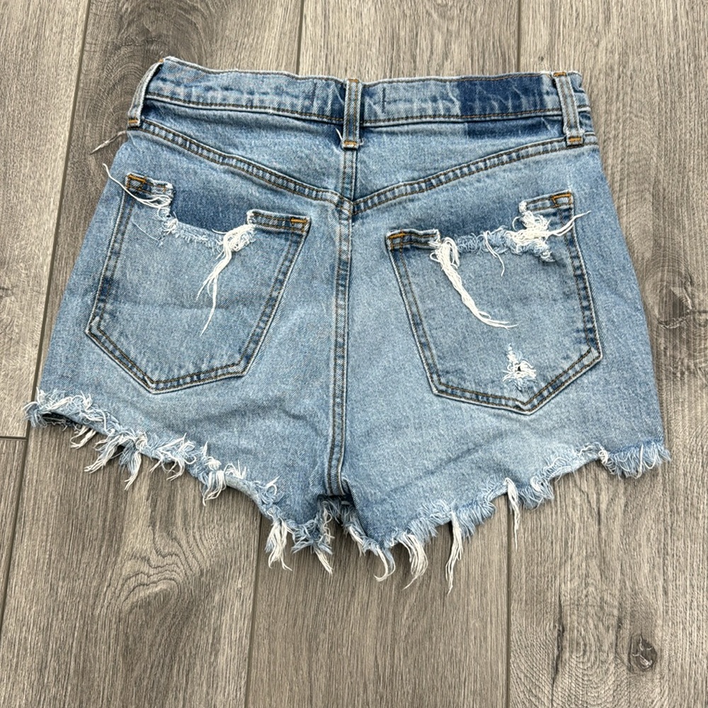 Abercrombie and Fitch High Rise Mom Short - Picture 3 of 6